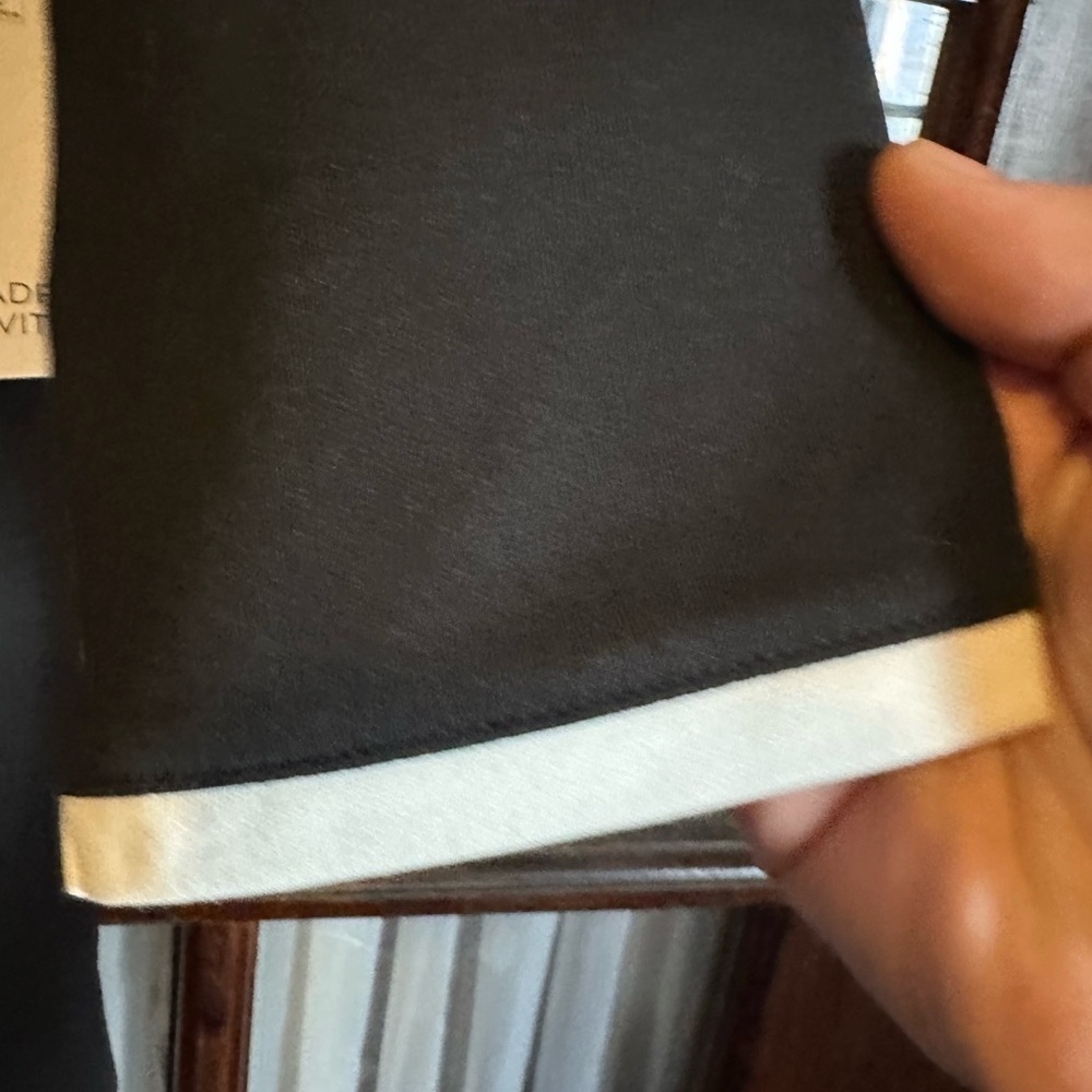 5/$25 😻 Adrienne Vittadini sz16 Gorgeous Black Fitted Sweater with White Trim - Picture 5 of 5